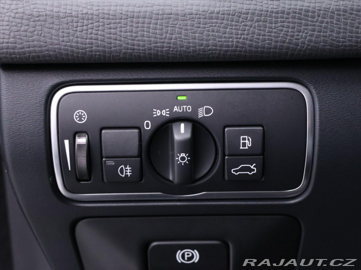 Volvo XC60 2,4 D5 AWD R-Design Serv. 2016
