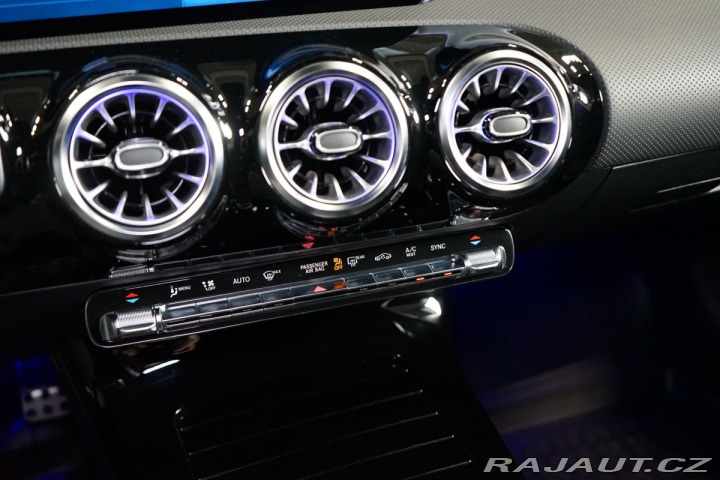 Mercedes-Benz CLA 200d*AMG*CAMERA*ZÁRUKA*BU 2024
