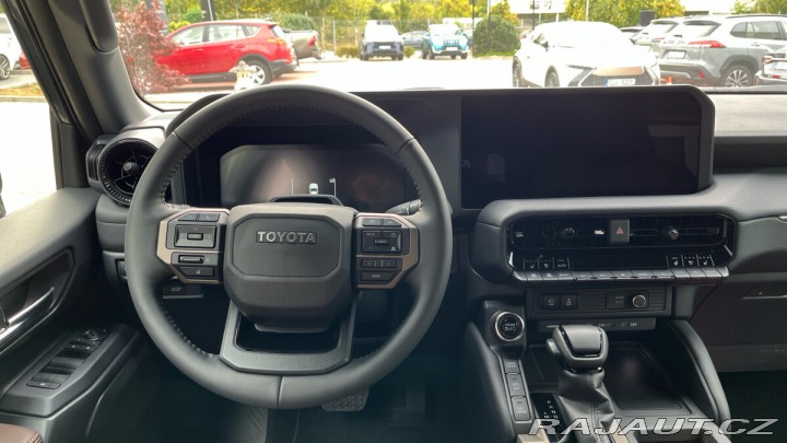 Toyota Land Cruiser 2,8D 4x4 8 AT Invincible 2024