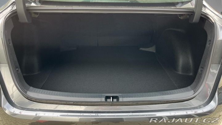 Toyota Corolla 1,5 6MT 125k KLASIK 2024
