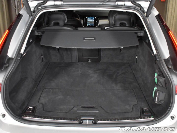 Volvo V90 2,0 T6 AWD PLUS Tažné,BLI 2024