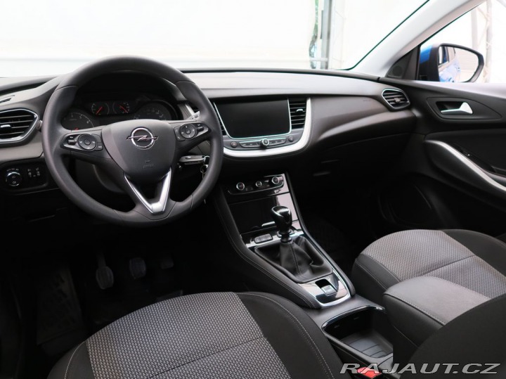 Opel Grandland X 1.2TURBO,96kW,DESIGN,MAN6 2019