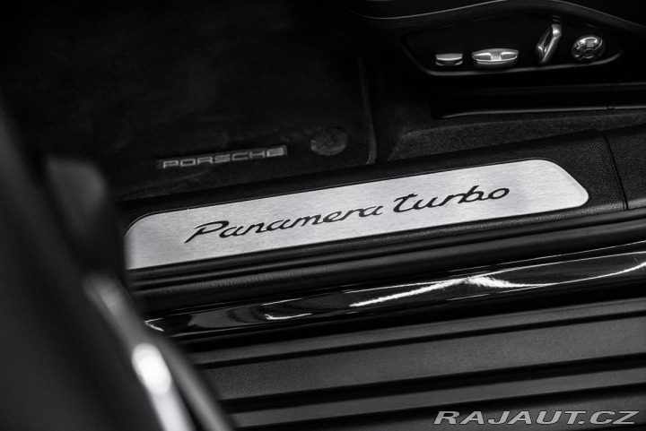 Porsche Panamera Turbo APPROVED/CHRONO/NIG 2017