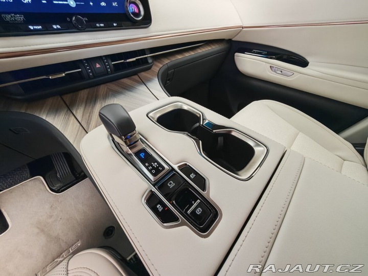 Lexus Ostatní modely LM 350h  350h 4×4 Luxury Amonite S 2024