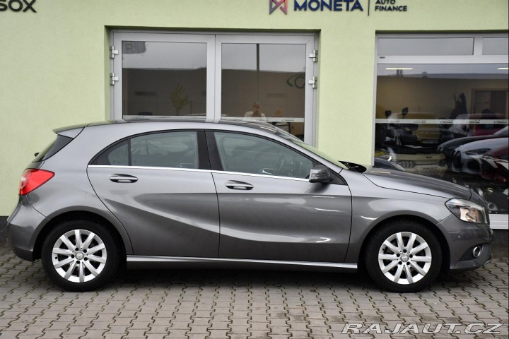 Mercedes-Benz A 180i NAVI VÝHŘEV PDC 2013
