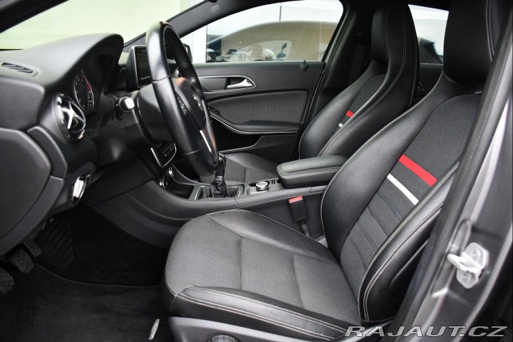 Mercedes-Benz A 180i NAVI VÝHŘEV PDC 2013