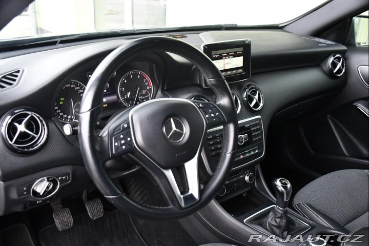 Mercedes-Benz A 180i NAVI VÝHŘEV PDC 2013