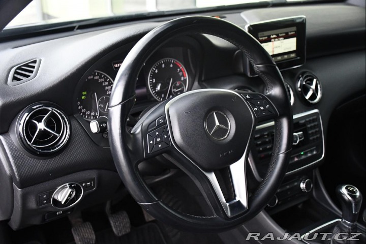 Mercedes-Benz A 180i NAVI VÝHŘEV PDC 2013
