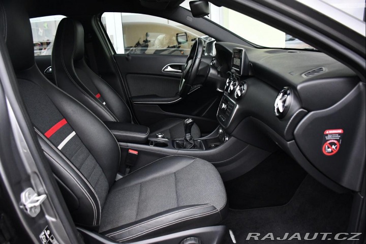Mercedes-Benz A 180i NAVI VÝHŘEV PDC 2013