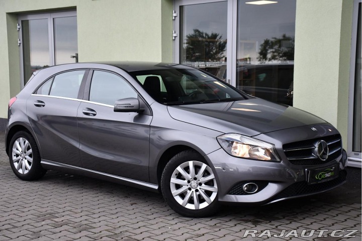 Mercedes-Benz A 180i NAVI VÝHŘEV PDC 2013