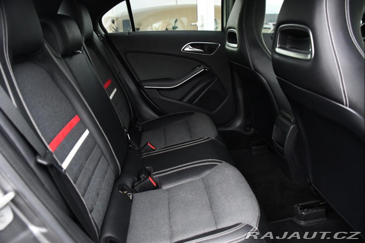 Mercedes-Benz A 180i NAVI VÝHŘEV PDC 2013