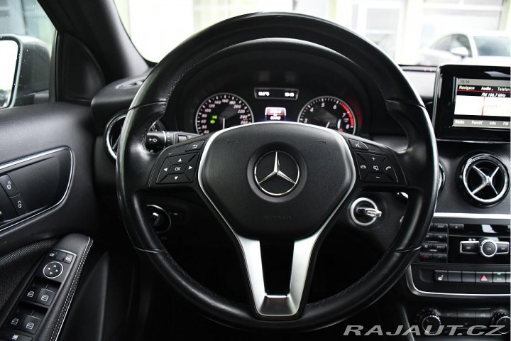Mercedes-Benz A 180i NAVI VÝHŘEV PDC 2013