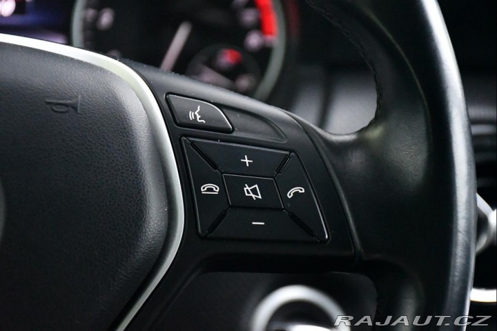 Mercedes-Benz A 180i NAVI VÝHŘEV PDC 2013