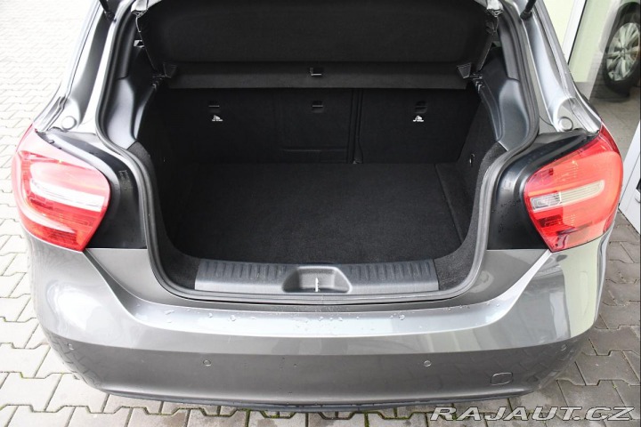 Mercedes-Benz A 180i NAVI VÝHŘEV PDC 2013