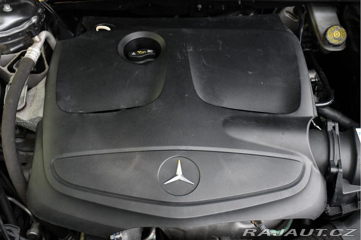 Mercedes-Benz A 180i NAVI VÝHŘEV PDC 2013