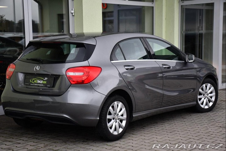 Mercedes-Benz A 180i NAVI VÝHŘEV PDC 2013