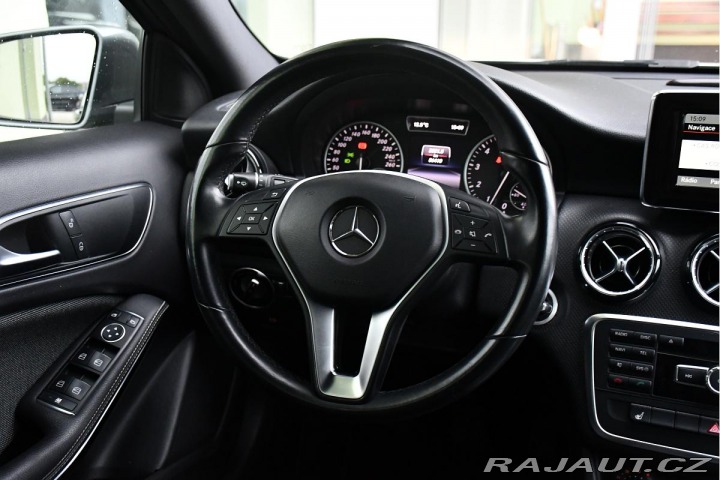 Mercedes-Benz A 180i NAVI VÝHŘEV PDC 2013