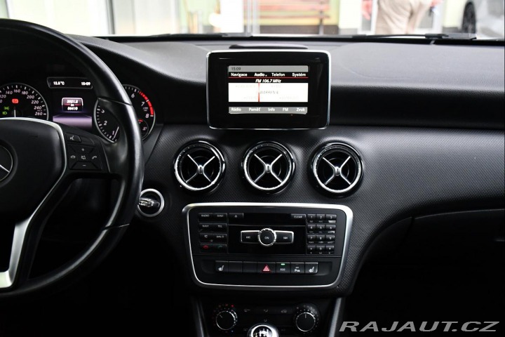 Mercedes-Benz A 180i NAVI VÝHŘEV PDC 2013