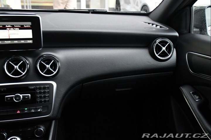 Mercedes-Benz A 180i NAVI VÝHŘEV PDC 2013