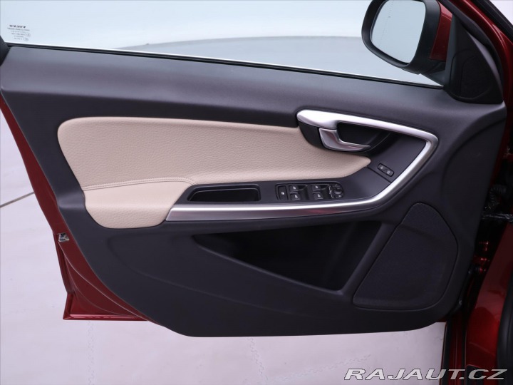 Volvo V60 2,0 D3 120kW V5 Momentum 2011