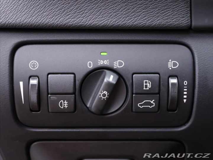 Volvo V60 2,0 D3 120kW V5 Momentum 2011