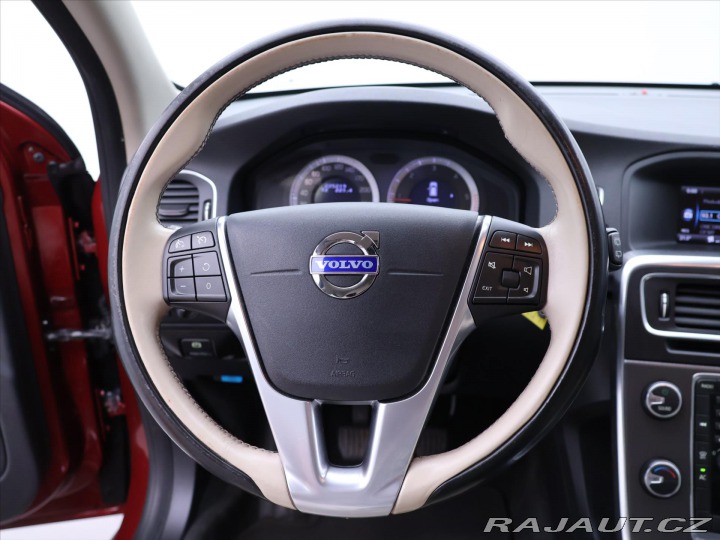 Volvo V60 2,0 D3 120kW V5 Momentum 2011