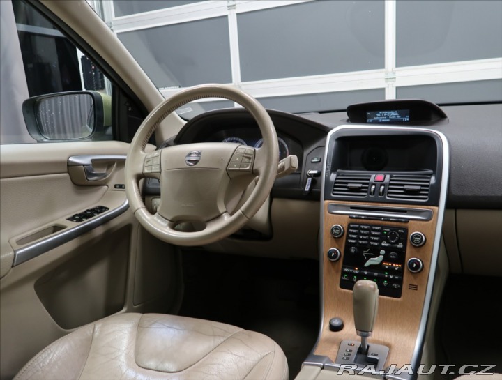 Volvo XC60 2,4 D AWD AT KŮŽE VÝHŘEV 2008