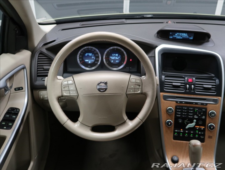 Volvo XC60 2,4 D AWD AT KŮŽE VÝHŘEV 2008