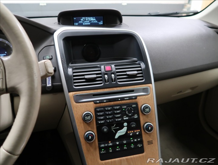 Volvo XC60 2,4 D AWD AT KŮŽE VÝHŘEV 2008