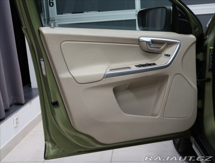 Volvo XC60 2,4 D AWD AT KŮŽE VÝHŘEV 2008