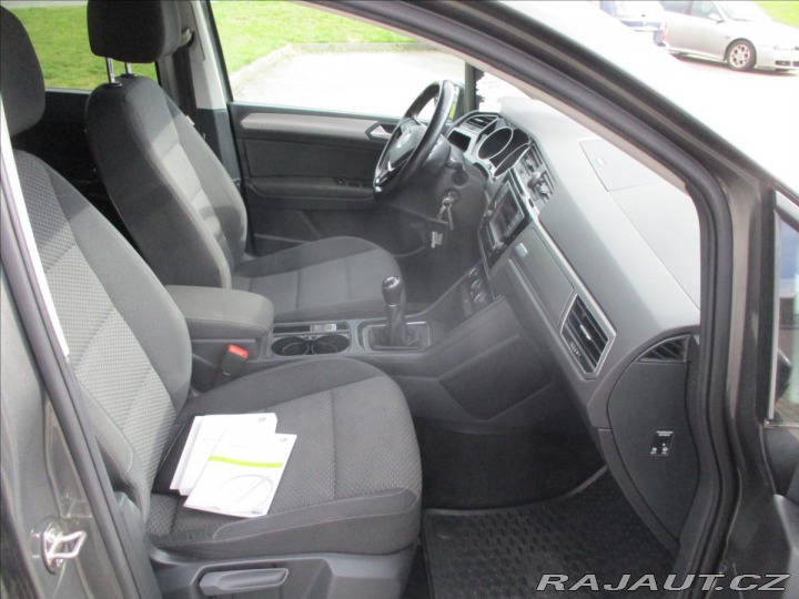 Volkswagen Touran 1,6 TDi 81kw 7sedadel Rad 2015