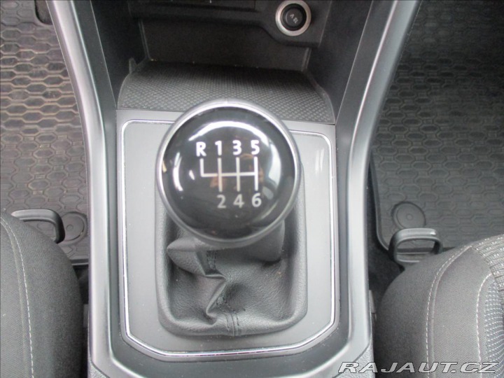 Volkswagen Touran 1,6 TDi 81kw 7sedadel Rad 2015