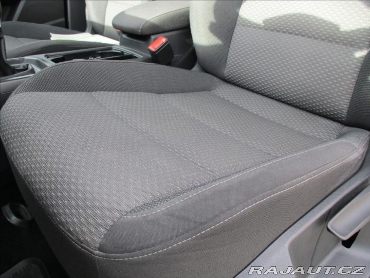 Volkswagen Touran 1,6 TDi 81kw 7sedadel Rad 2015