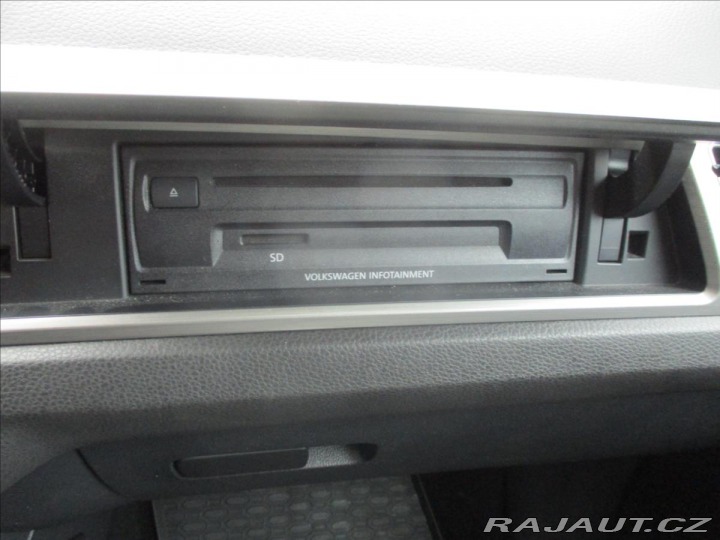 Volkswagen Touran 1,6 TDi 81kw 7sedadel Rad 2015