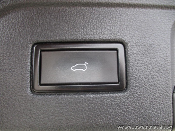 Volkswagen Touran 1,6 TDi 81kw 7sedadel Rad 2015