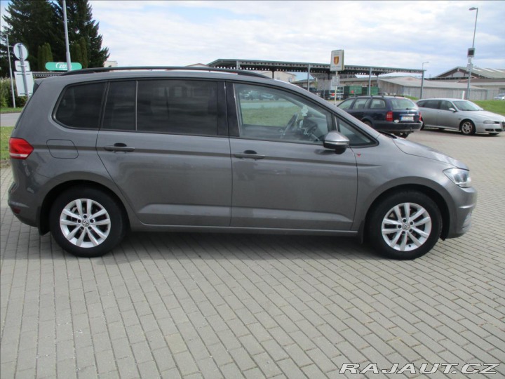 Volkswagen Touran 1,6 TDi 81kw 7sedadel Rad 2015