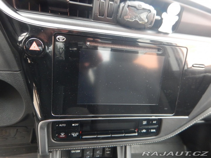Toyota Corolla 1.6 VVTi, ČR, AUTOMAT 2017
