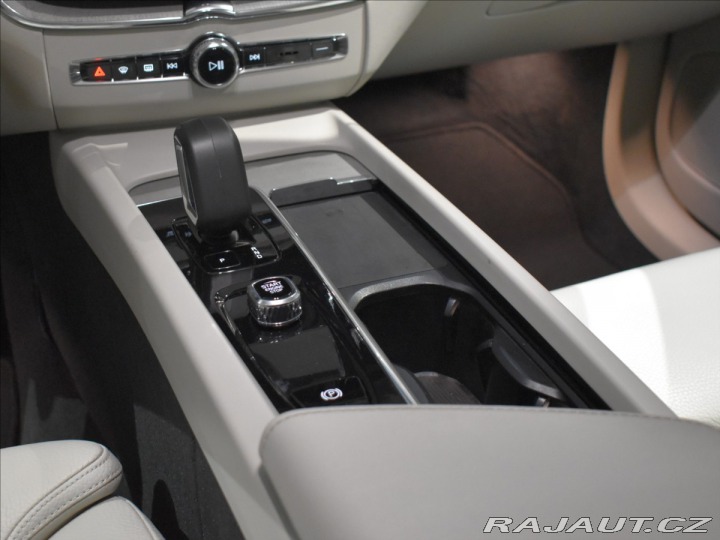 Volvo XC60 2,0 B4 AWD PLUS BLIS,bezk 2024
