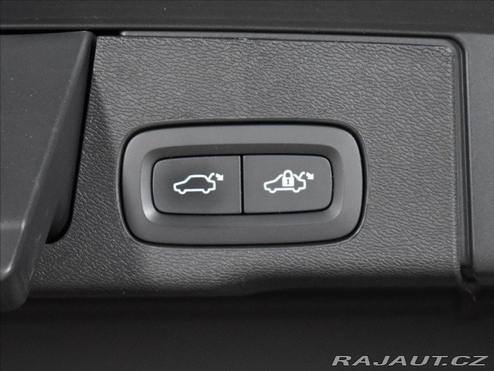 Volvo XC60 2,0 B4 AWD Plus Blis bezk 2024