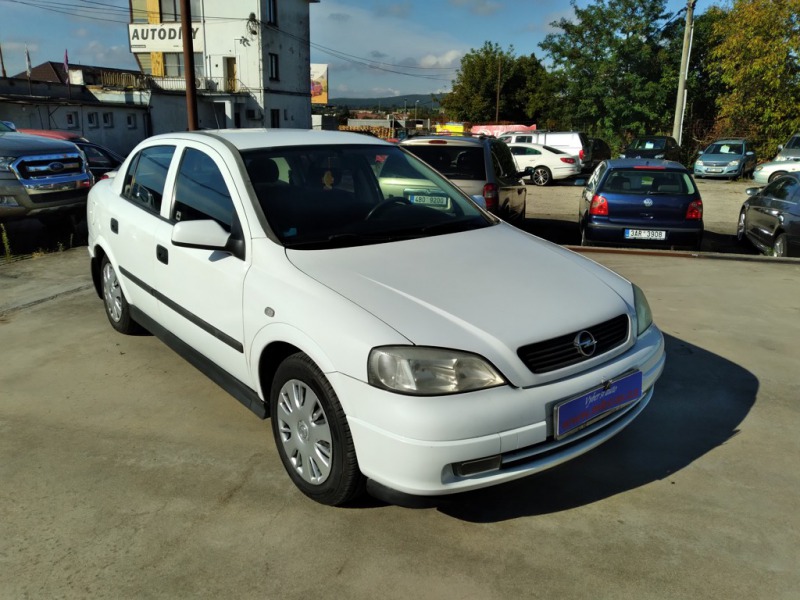 Opel Astra 1.4 16V BASE 1.MAJITEL,ČR