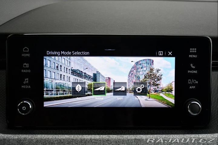 Škoda Kamiq 1.0TSi BLACK DOTS 4L-ZÁRU 2025