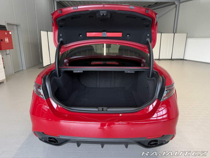Alfa Romeo Giulia 2.0 Turbo 280k AT8 AWD I 2025
