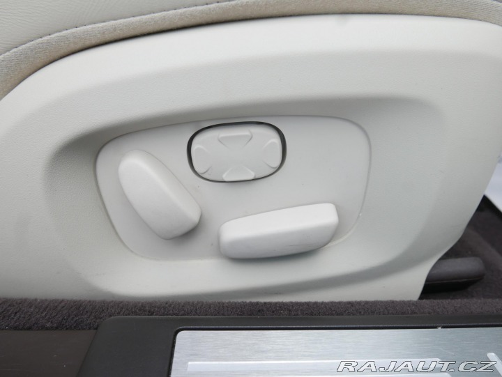 Jaguar XF 3,0 V6 AWD Automat REZERV 2013