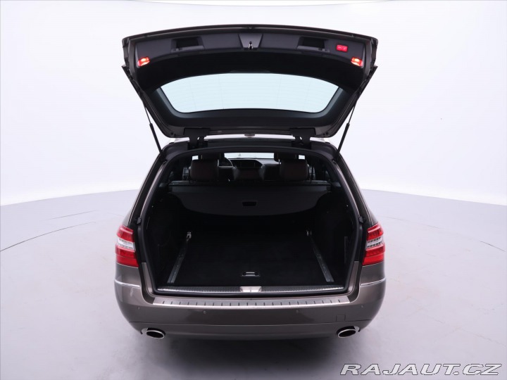 Mercedes-Benz E 3,5 350 4MATIC 200kW Avan 2010