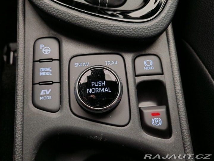 Toyota Yaris Cross 1,5 Hybrid e-CVT 130k 4x4 2025