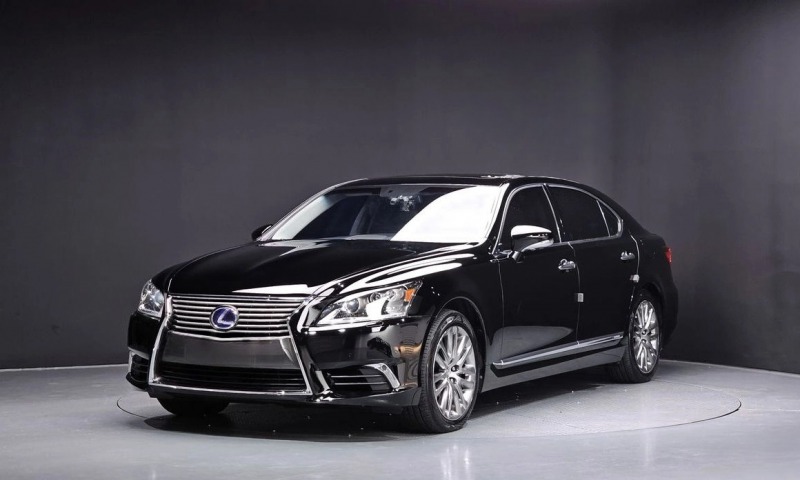 Lexus LS 600h L Ottoman