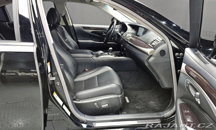 Lexus LS 600h L Ottoman 2016