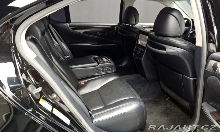 Lexus LS 600h L Ottoman 2016