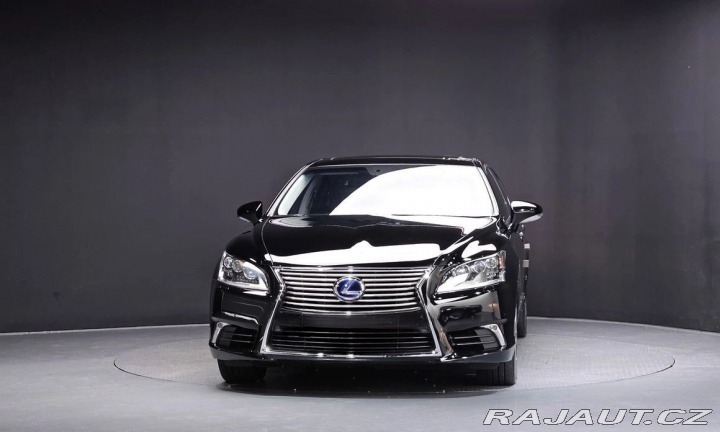 Lexus LS 600h L Ottoman 2016