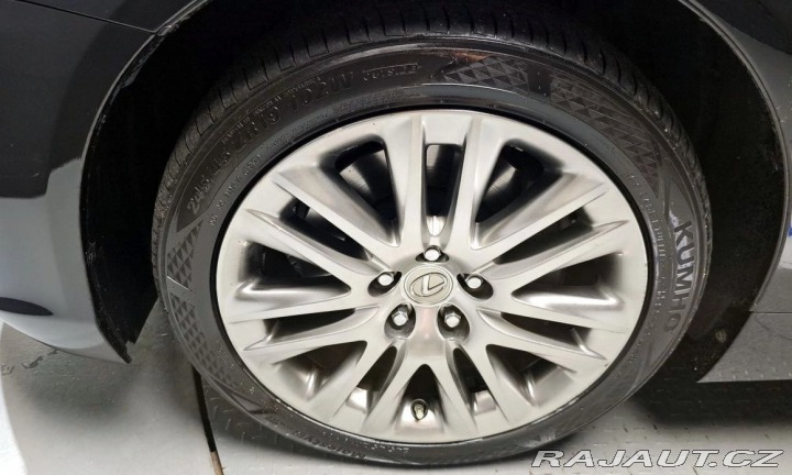 Lexus LS 600h L Ottoman 2016